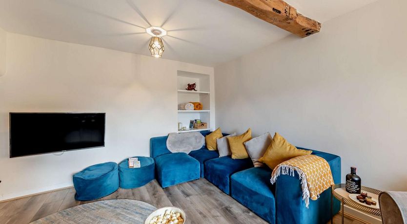 Photo of 3 Bed in Saron