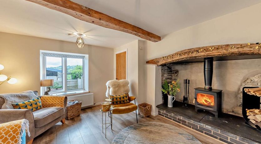 Photo of 3 Bed in Saron