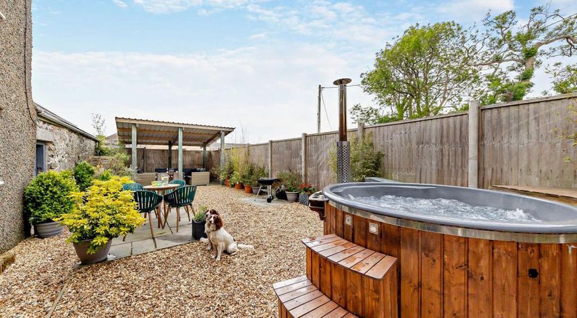 Photo of 3 Bed in Saron