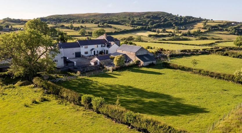 Photo of 3 Bed in Saron