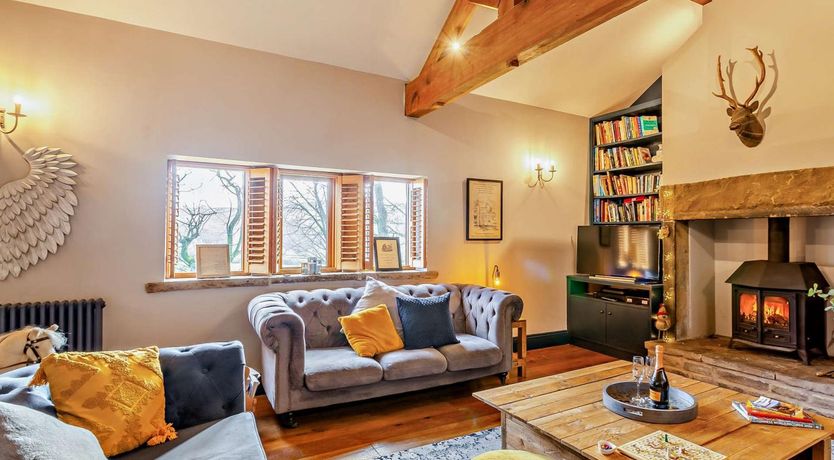 Photo of 4 Bed in Huddersfield