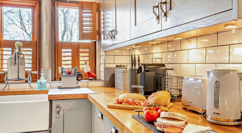 Photo of 4 Bed in Marsden