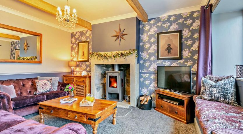 Photo of 6 Bed in Huddersfield
