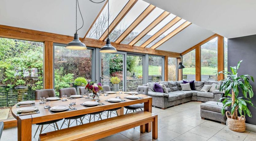 Photo of 6 Bed in Slaithwaite