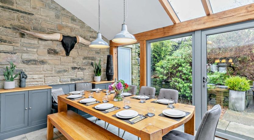 Photo of 6 Bed in Slaithwaite