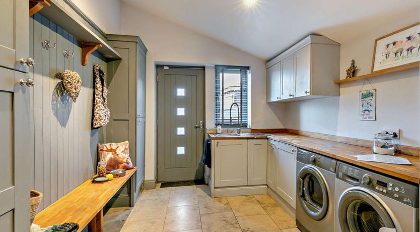 Photo of 6 Bed in Slaithwaite