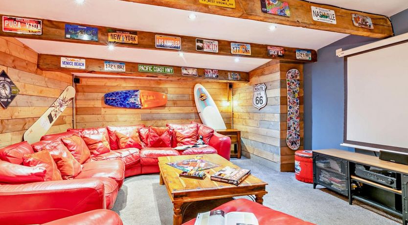 Photo of 6 Bed in Slaithwaite