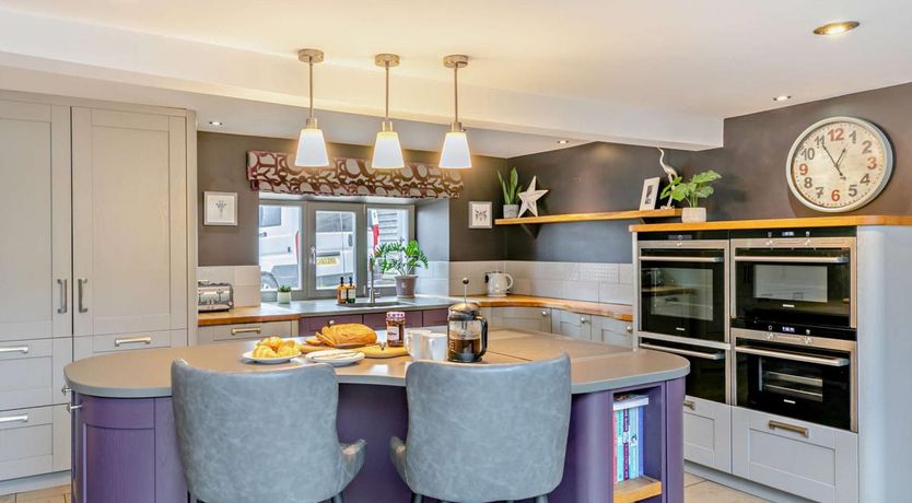 Photo of 6 Bed in Slaithwaite