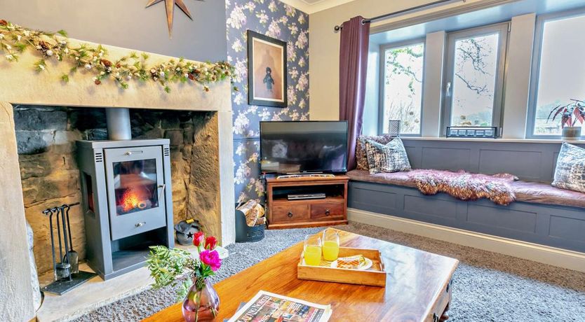 Photo of 6 Bed in Slaithwaite