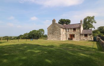 Y Berth Ddu Farmhouse Holiday Home