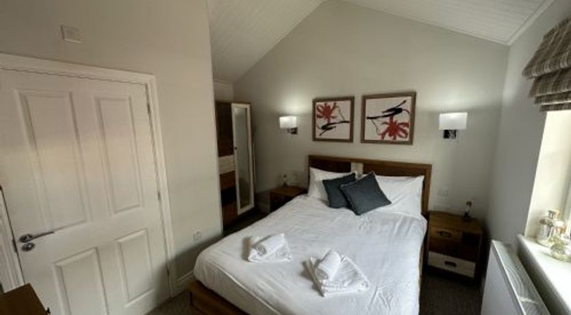 Photo of Low Lake Lodge