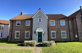 Meadowside Apartment Holiday Home