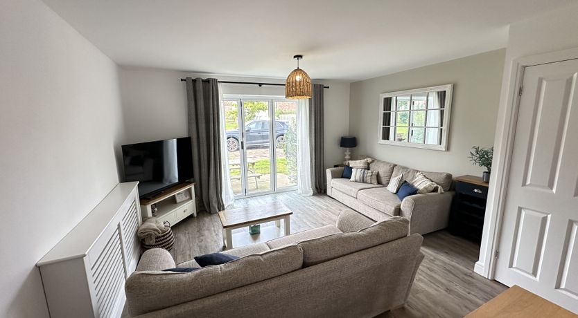 Photo of Waves @ The Bay