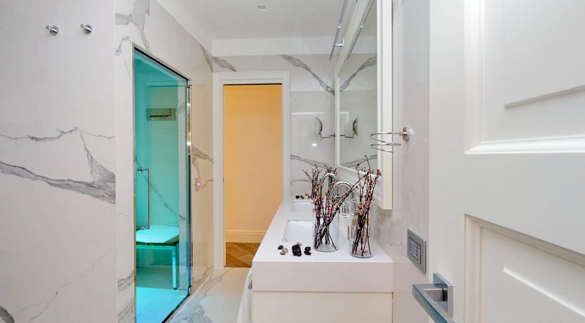 Photo of The Modern Roman