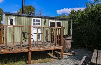 Aston - Shepherd Hut Holiday Home
