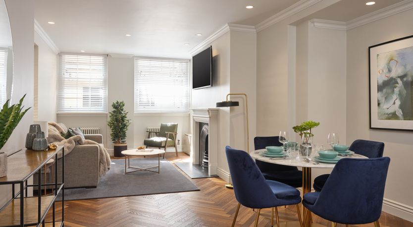 Photo of Putting On the Glitz