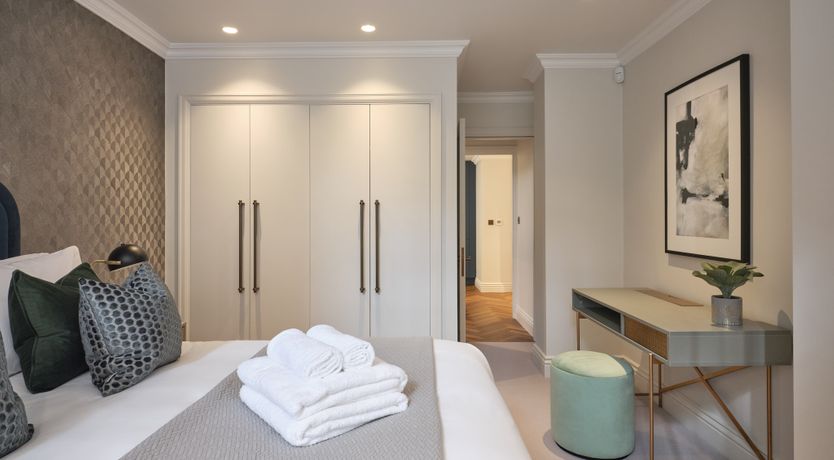 Photo of Putting On the Glitz