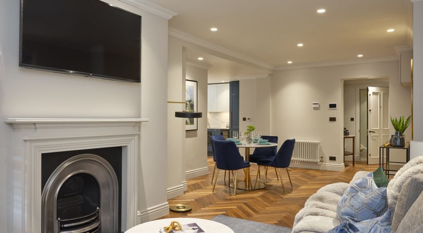 Photo of Putting On the Glitz