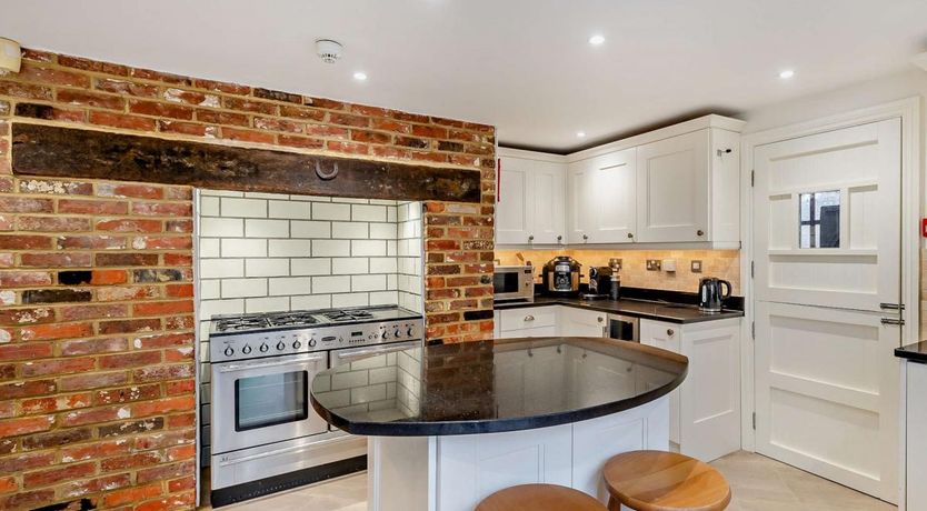 Photo of 6 Bed in Rye