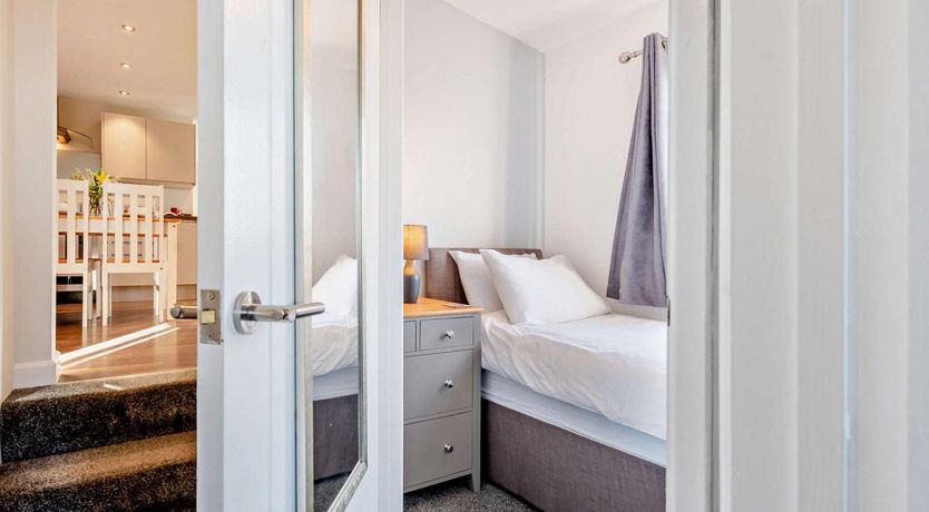 Photo of 2 Bed in Llwyncelyn