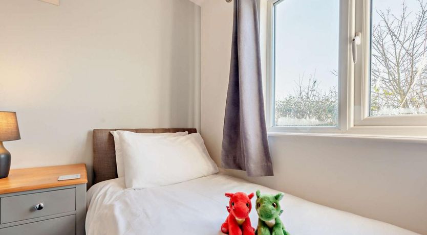 Photo of 2 Bed in Llwyncelyn