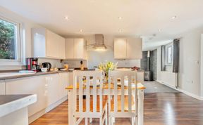 Photo of 2 Bed in Llwyncelyn