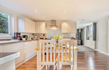 in Llwyncelyn (94044) Holiday Home