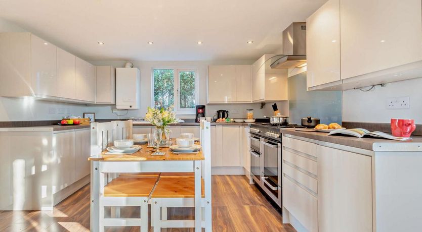 Photo of 2 Bed in Llwyncelyn