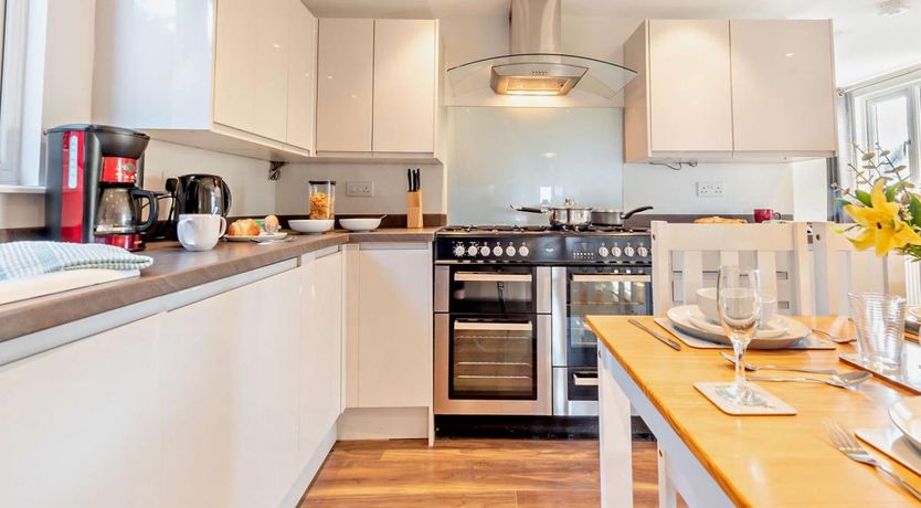 Photo of 2 Bed in Llwyncelyn