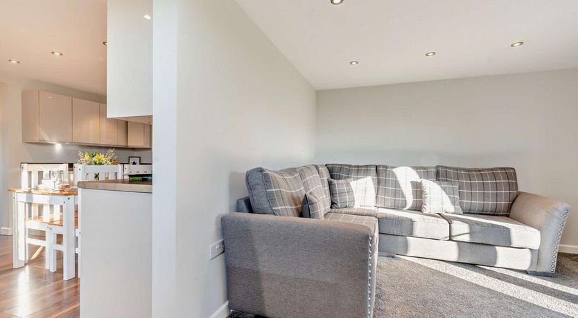 Photo of 2 Bed in Llwyncelyn