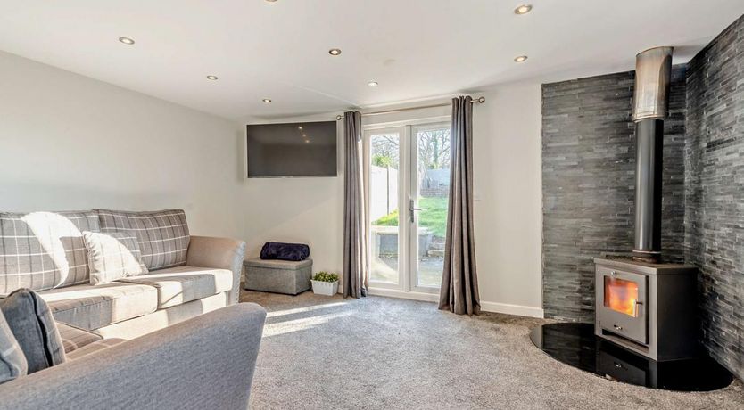 Photo of 2 Bed in Llwyncelyn