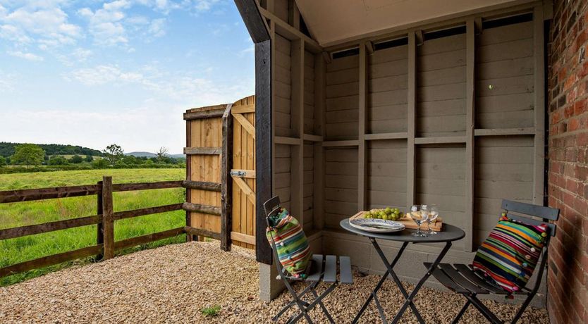 Photo of 1 Bed in Okeford Fitzpaine