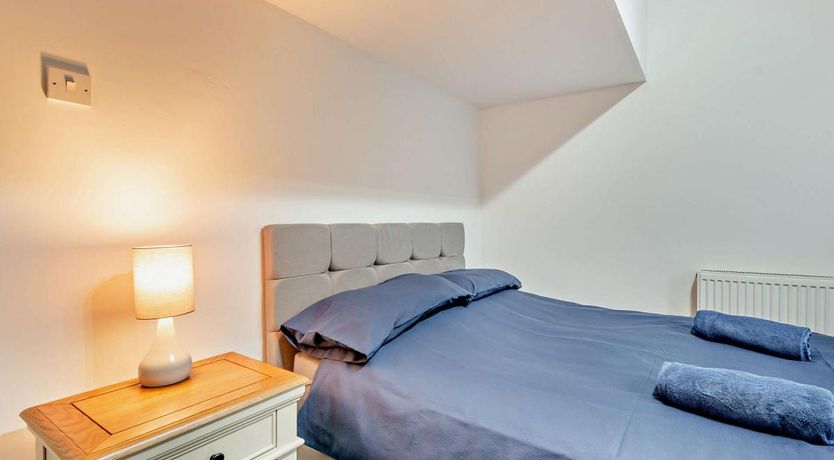 Photo of 2 Bed in Tenby