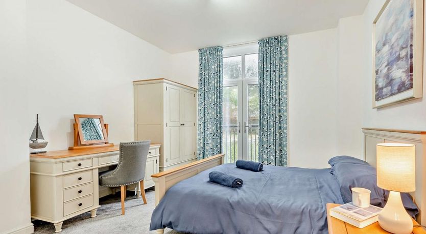 Photo of 2 Bed in Tenby