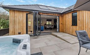 Photo of 2 Bed in Knighton