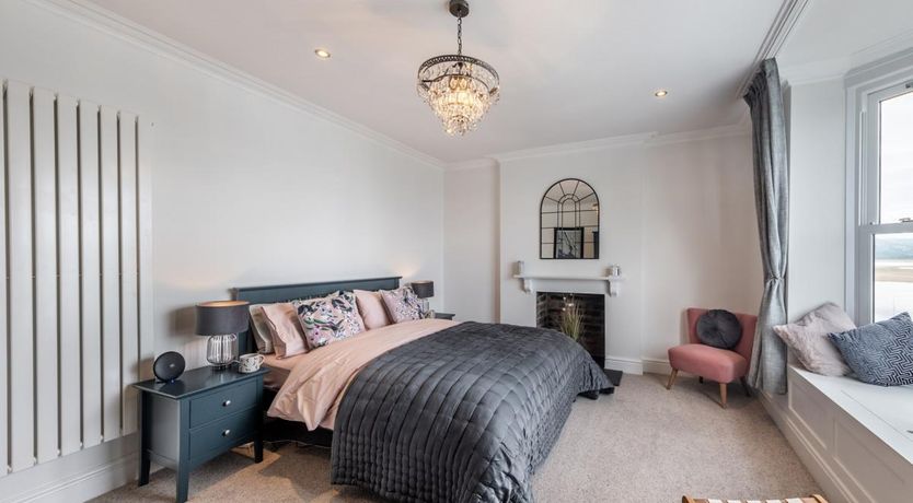 Photo of 4 Bed in Aberdovey