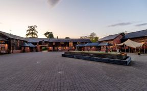 Photo of 21 Bed in Newtown