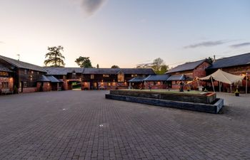 21 Bed in Newtown Holiday Home