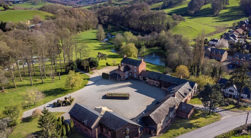 Photo of 21 Bed in Newtown