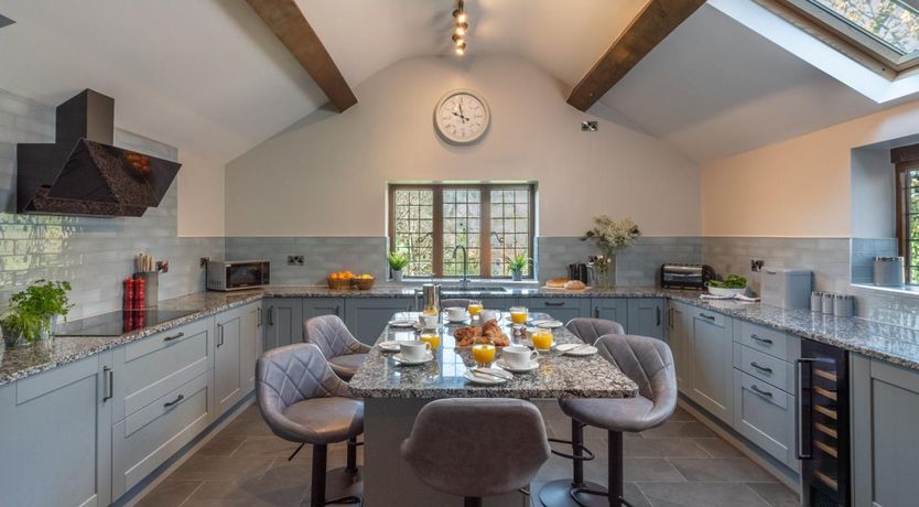 Photo of 21 Bed in Newtown