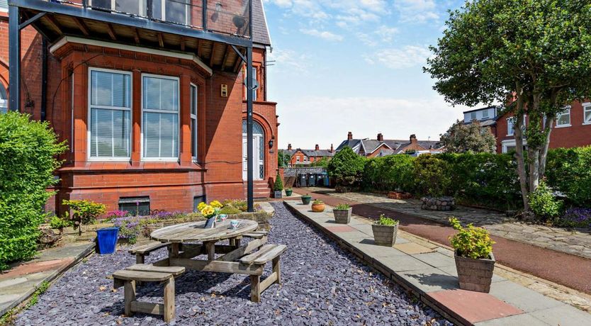 Photo of 2 Bed in Lytham St Annes