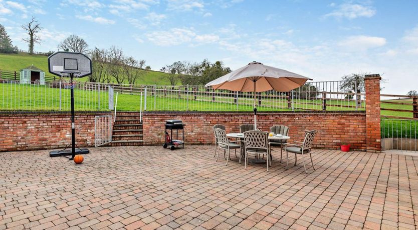 Photo of 3 Bed in Lower Rochford