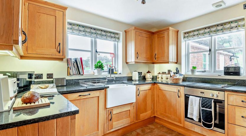 Photo of 3 Bed in Lower Rochford