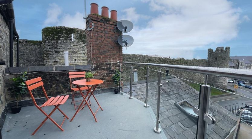 Photo of 1 Bed in Caernarfon