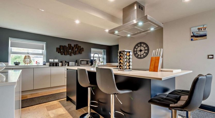 Photo of 3 Bed in St. Florence