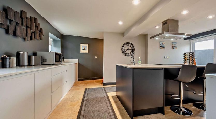 Photo of 3 Bed in St. Florence