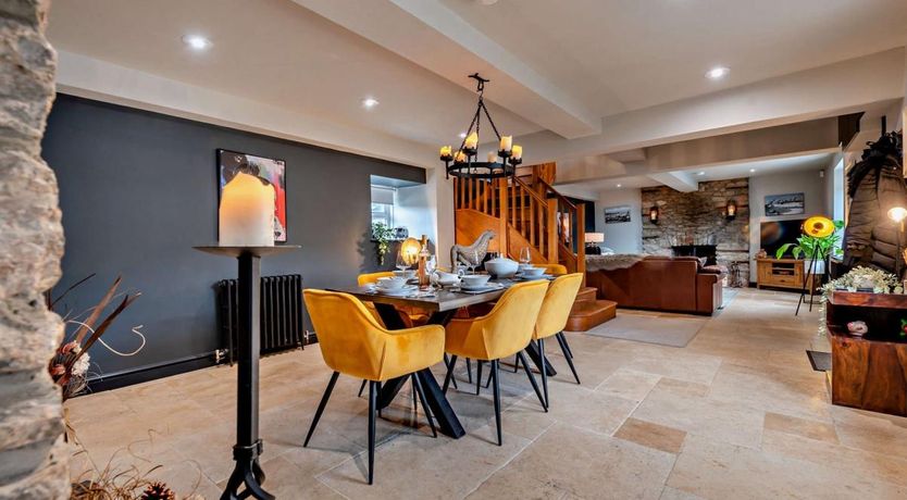 Photo of 3 Bed in St. Florence