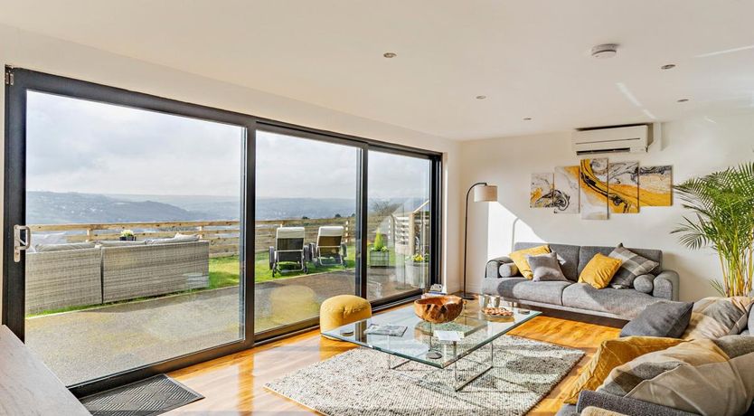 Photo of 3 Bed in West Morton