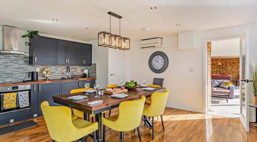 Photo of 3 Bed in West Morton