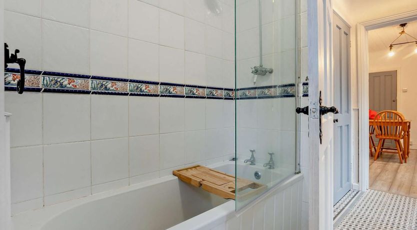 Photo of 2 Bed in Ventnor